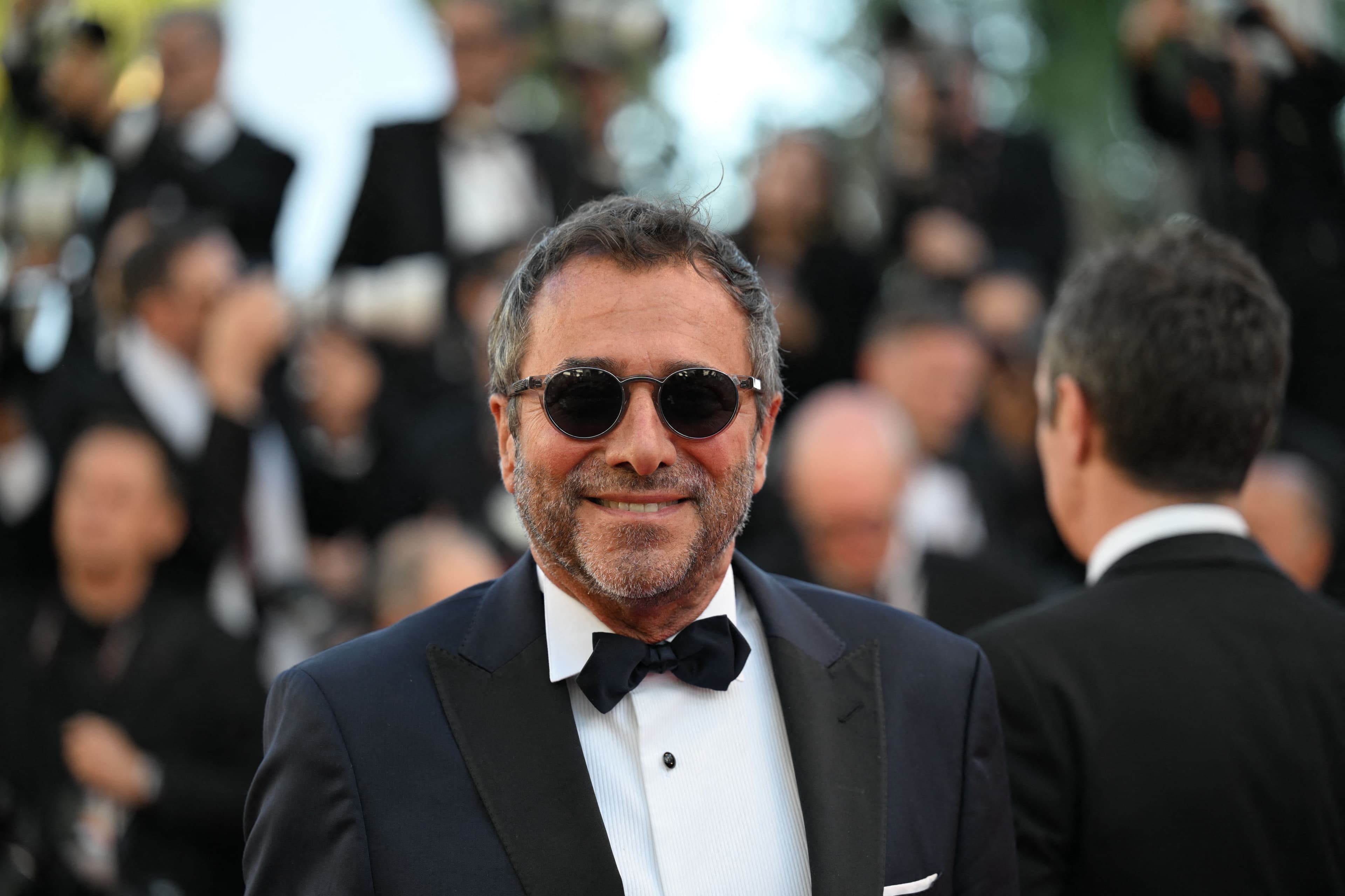 Bernard Montiel lors d’une montée des marches à Cannes.