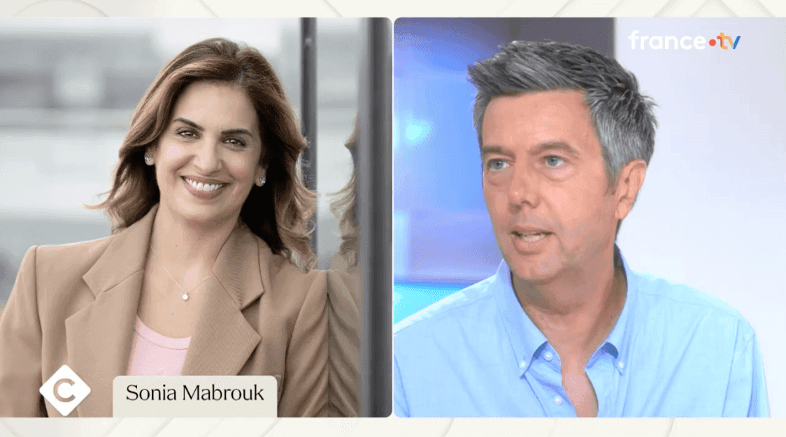 Maxime Switek apporte son soutien à Sonia Mabrouk dans "C à vous".