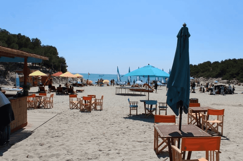 Intempéries : la plage de "Camping Paradis" à Martigues ravagée par les crues