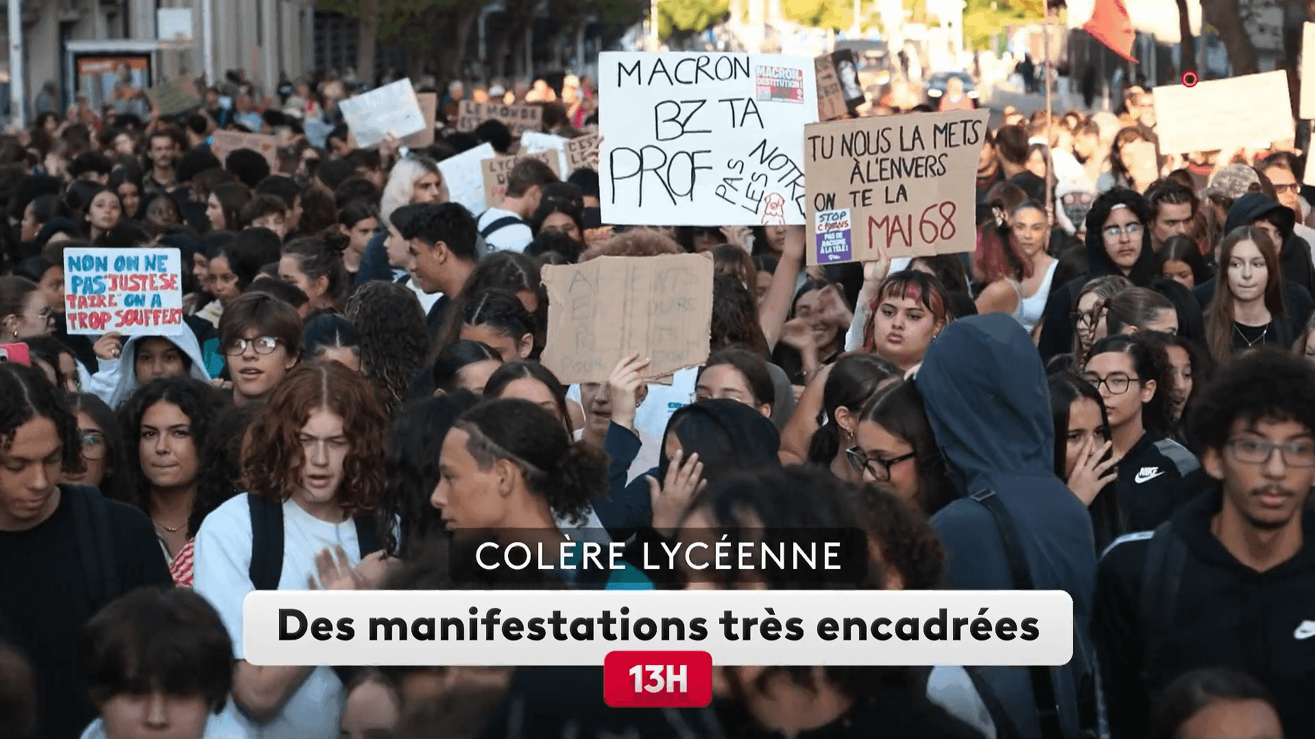 Bourde au 13 Heures de France 2 qui diffuse une pancarte insultant Emmanuel et Brigitte Macron, les internautes indignés